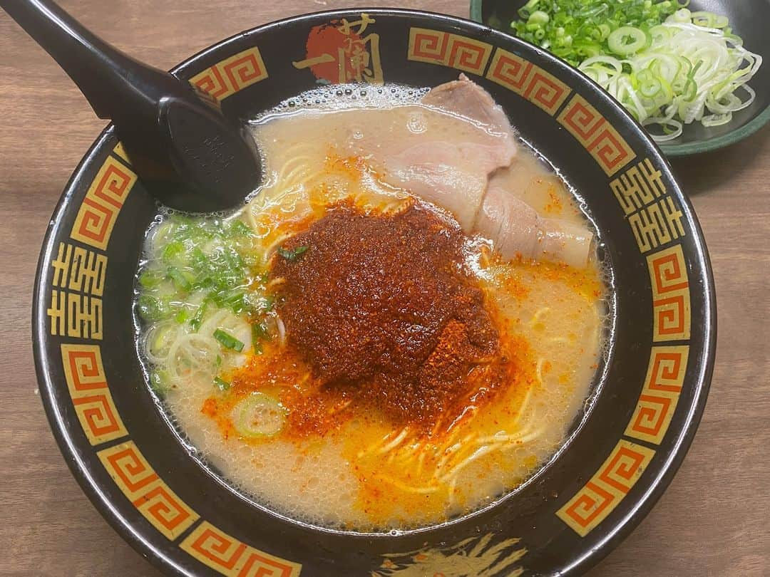 AYASAさんのインスタグラム写真 - (AYASAInstagram)「🍜🔥 〜消滅した赤を取り戻せキャンペーン中〜 赤の補充その②  たまには一蘭さんも❤️ こちらは昨年11月に食したらしい一蘭さんの図です。 昨年後半からはかなり一蘭さんにもお世話になっています。 ・ 🍜 #一蘭 #一蘭拉麵 #一蘭ラーメン  #超かた  #青ねぎ白ねぎ両方  #辛さ15倍 #たぶん  ・ ・ #健康第一激辛党 #横列３つ赤いの揃えるの好き #みんなの赤いのへのコメント見るの楽しい #赤の補充が間に合ってない」11月28日 5時44分 - ayasa_doya