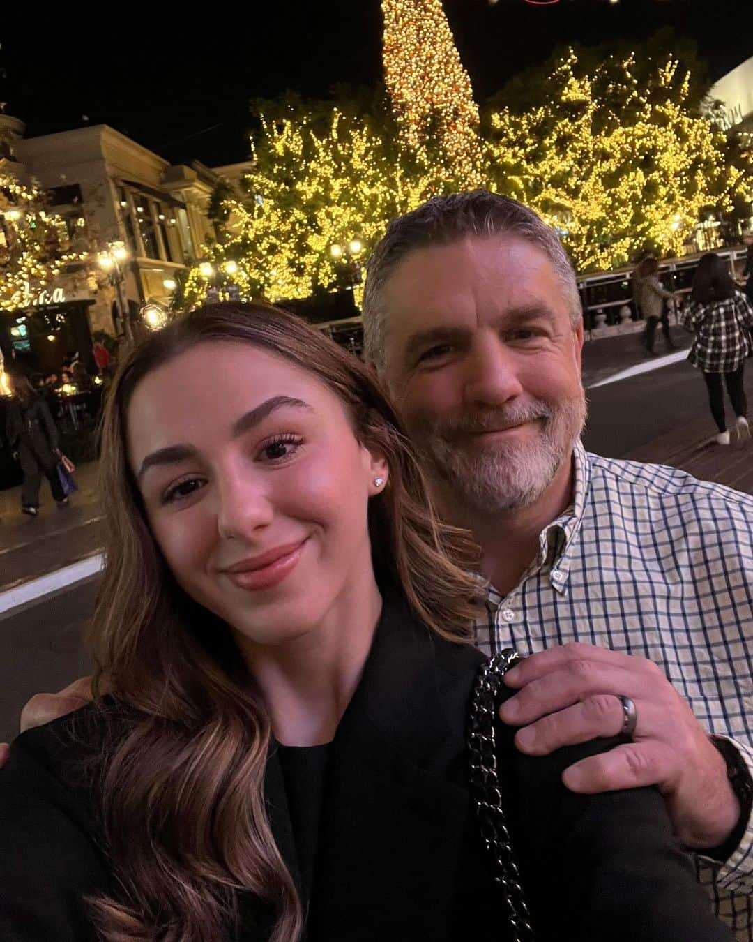 クロエ・ルーカジアックさんのインスタグラム写真 - (クロエ・ルーカジアックInstagram)「Dad came to visit two weeks ago 🥰」11月28日 5時50分 - chloelukasiak