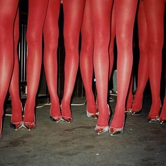 アンフォンテーヌさんのインスタグラム写真 - (アンフォンテーヌInstagram)「“There is a shade of red for every woman” – Audrey Hepburn   #moodboard #red #annefontaine #inspo」11月28日 6時06分 - annefontaine