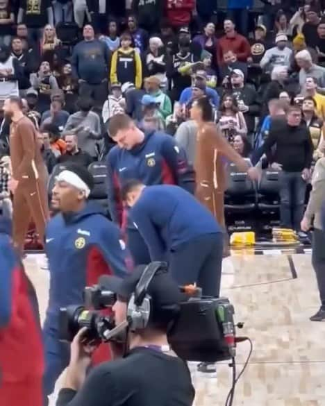 ニコラ・ヨキッチのインスタグラム：「Jokic moments before putting up 39/11/9 on 17/29 FG 🥱 🎥 @whitebballpains . . . #jokic #jokicnikola #joker #nikola #nikolajokic #denver #nuggets #denvernuggets #colorado #nba #basketball #serbia #usa #srbija #sombor #belgrade #beograd #mvp」