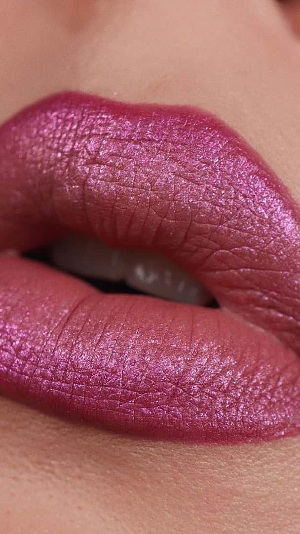 Anastasia Beverly Hillsのインスタグラム：「Pink radiance lips 😍💖 Recreate @mar.see.ah.mua’s (she/her) look with Blush Brown Matte Lipstick and #ABHFallRomance shades Moonlight and Divine on top 👄✨  #AnastasiaBeverlyHills」