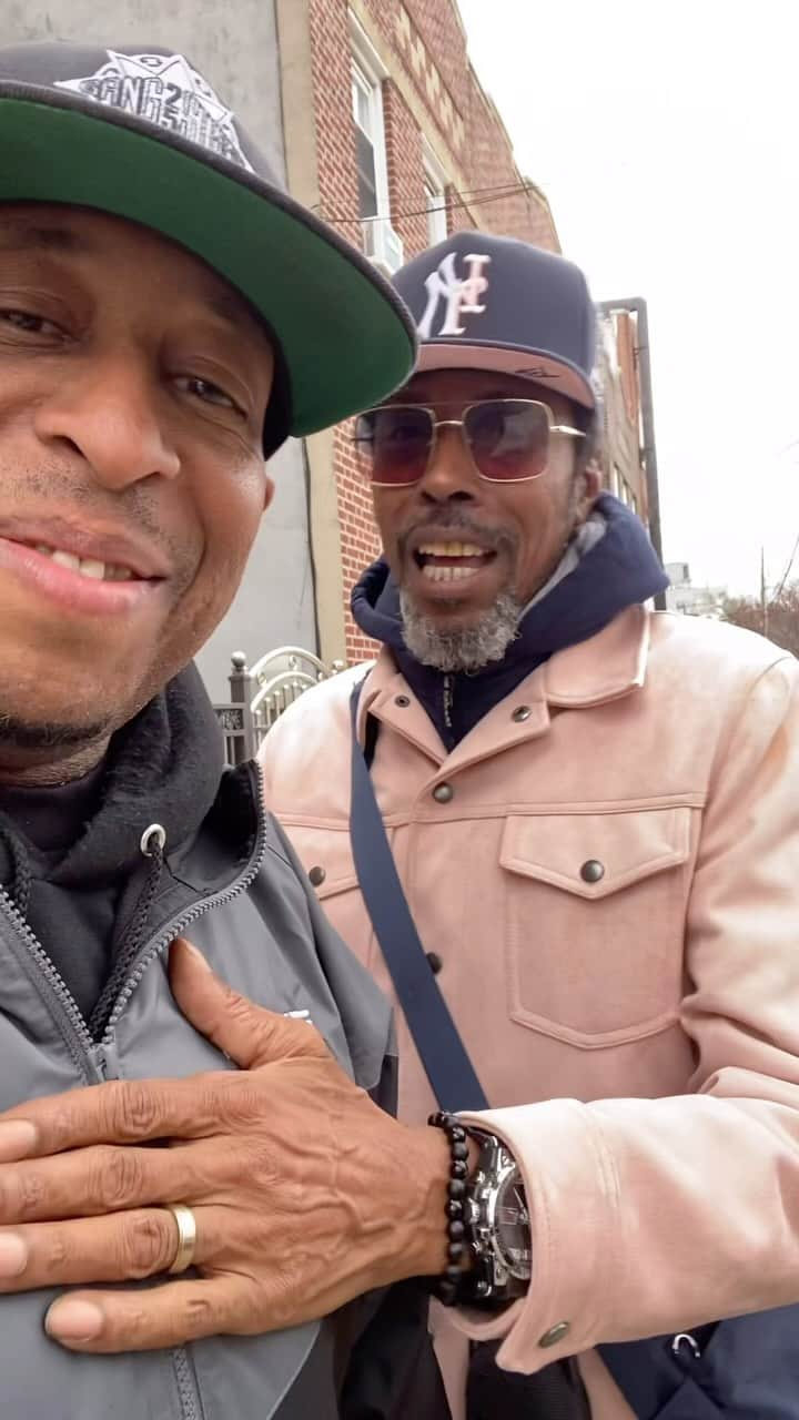 DJプレミアのインスタグラム：「The Love Comes To You At Any Given Time When You Rep Your Craft Right. Hip Hop Goes Nowhere But In Your Soul... Salute @jeru_thedamaja  THANK YOU GURU! We Miss You! 👑🫡🙏🏾💚🕊 @gangstarr Foundation」