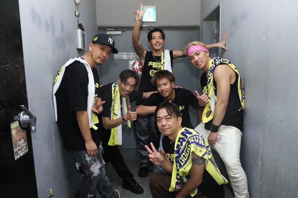 DJ HALのインスタグラム：「Doberman Infinity  Dogg Run Ymanashi  最高でした！ ライブハウスはクラブみたいだし 10年前の頃のステージを思い出す原点な空間 近いしみんな更に自由だし 一体感半端もすごい！ ちょっとしたプライベートライブですね！ 普段のフェスは30分位のセットだから それのSpecial versionって感じです 全国ナイトクラブツアーとかもしたいなー⤴️ #こうゆう事インタビューで話ないと....  残す公演も後4公演‼️ そして大晦日カウントダウンライブへ⤴️   Next 香川  #Insta360のある生活　#dobermaninfinity #Live」
