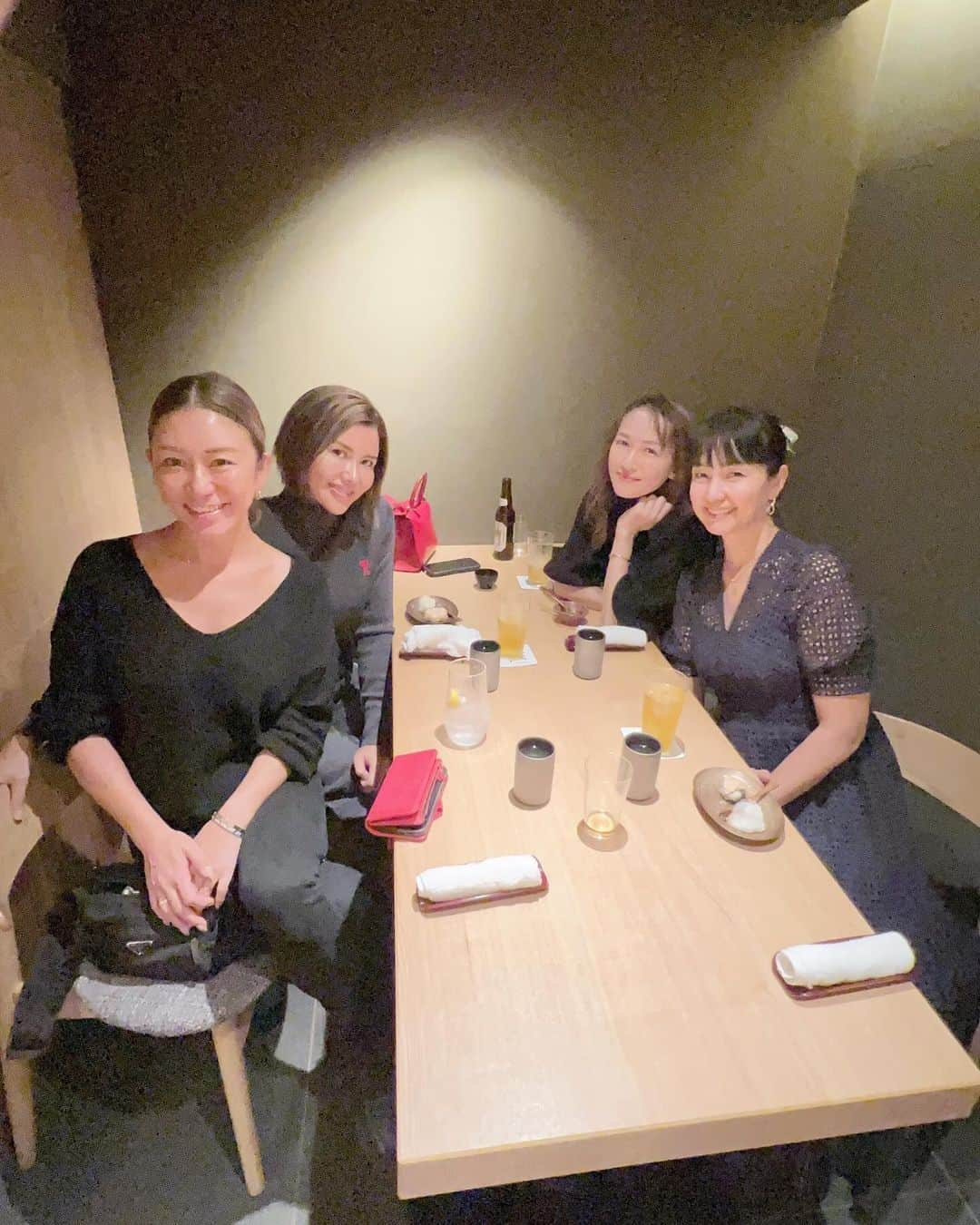 甘糟記子のインスタグラム：「先日、素敵メンバーと五本木にある響へ！ @mariko__yokoyama  @nobuko_ishijima14  @natsuko_hirata   大谷翔平選手も来られたというお店(〃ω〃) 楽しみにしていたよ〜！！  ランチは5500円というコスパでこのクオリティ(๑>◡<๑)  最後の大福も洋梨とピスタチオクリームと餡子の組み合わせが絶品！！  美味しかったな〜╰(*´︶`*)╯♡  帰りは学芸大学まで歩いて、フロレスタでドーナツ買って帰りました(≧∀≦) 今ならぐでたまシリーズで、ぐでたま好きな息子殿へ(๑>◡<๑)  響、今度は是非夜も行ってみたいです\(//∇//)\  #ランチ#女子会#素敵女子#楽しかった#五本木響#響#五本木グルメ#フロレスタ」