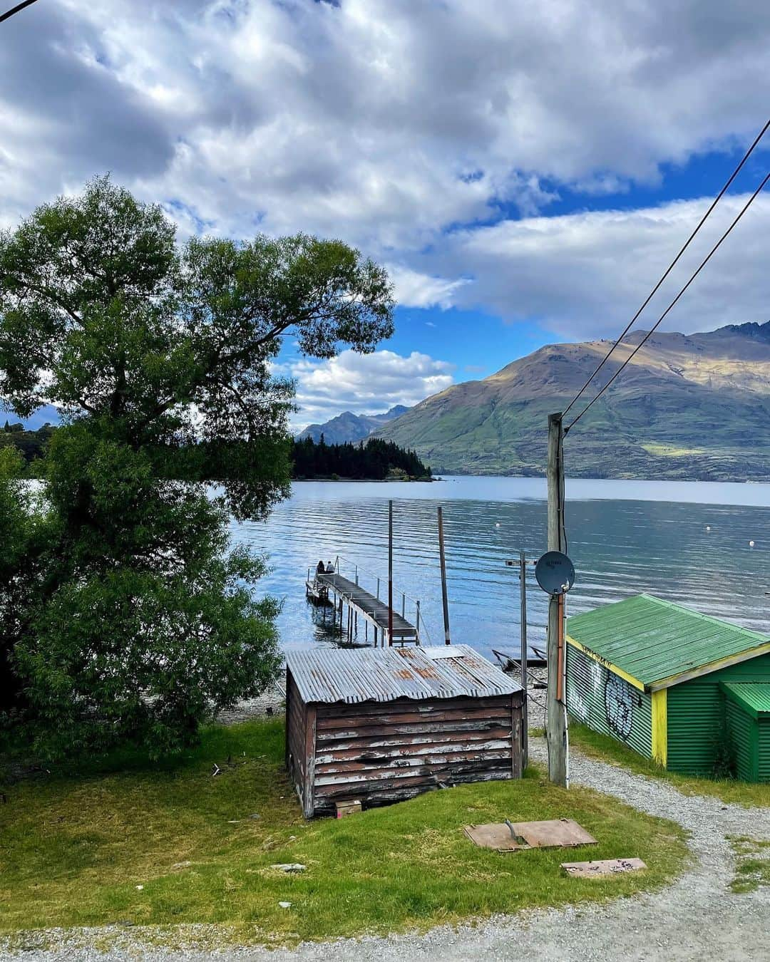 ティナ・ルイーズさんのインスタグラム写真 - (ティナ・ルイーズInstagram)「I mean… just look at the pictures!!  It blows my mind how beautiful this place is. 🤯❤️ #newzealand #queenstown 🇳🇿」11月28日 6時22分 - tinalouise