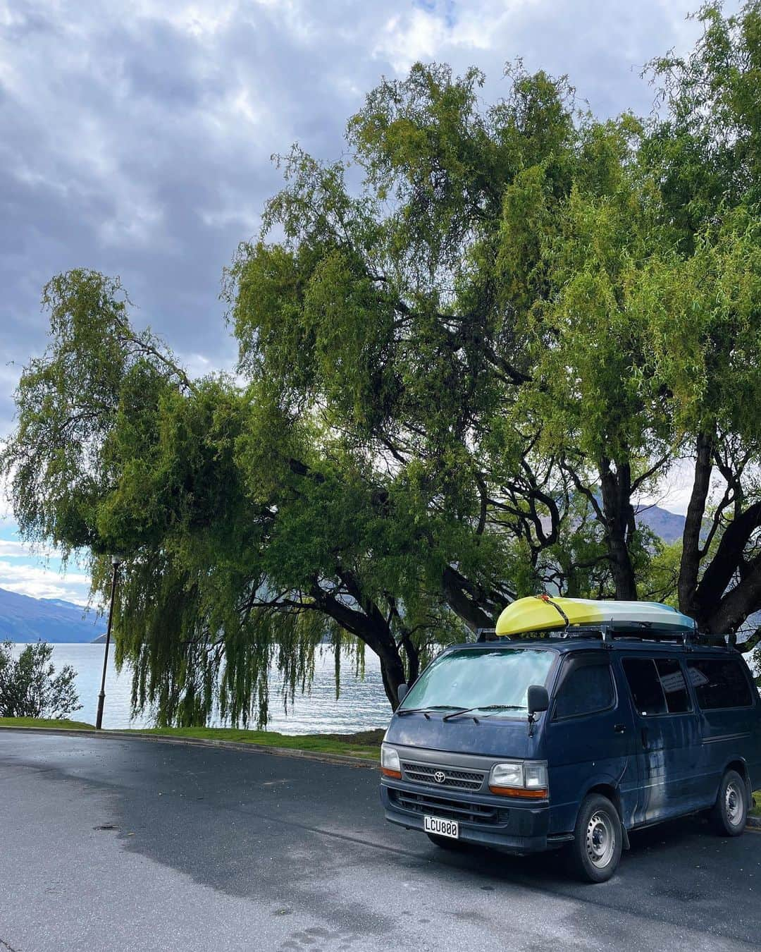 ティナ・ルイーズさんのインスタグラム写真 - (ティナ・ルイーズInstagram)「I mean… just look at the pictures!!  It blows my mind how beautiful this place is. 🤯❤️ #newzealand #queenstown 🇳🇿」11月28日 6時22分 - tinalouise