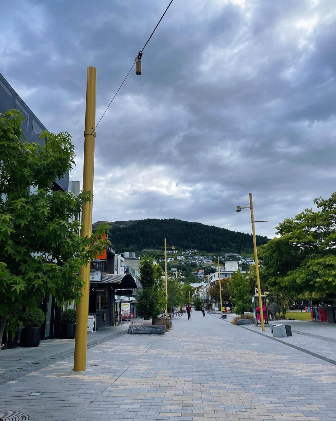 ティナ・ルイーズさんのインスタグラム写真 - (ティナ・ルイーズInstagram)「I mean… just look at the pictures!!  It blows my mind how beautiful this place is. 🤯❤️ #newzealand #queenstown 🇳🇿」11月28日 6時22分 - tinalouise