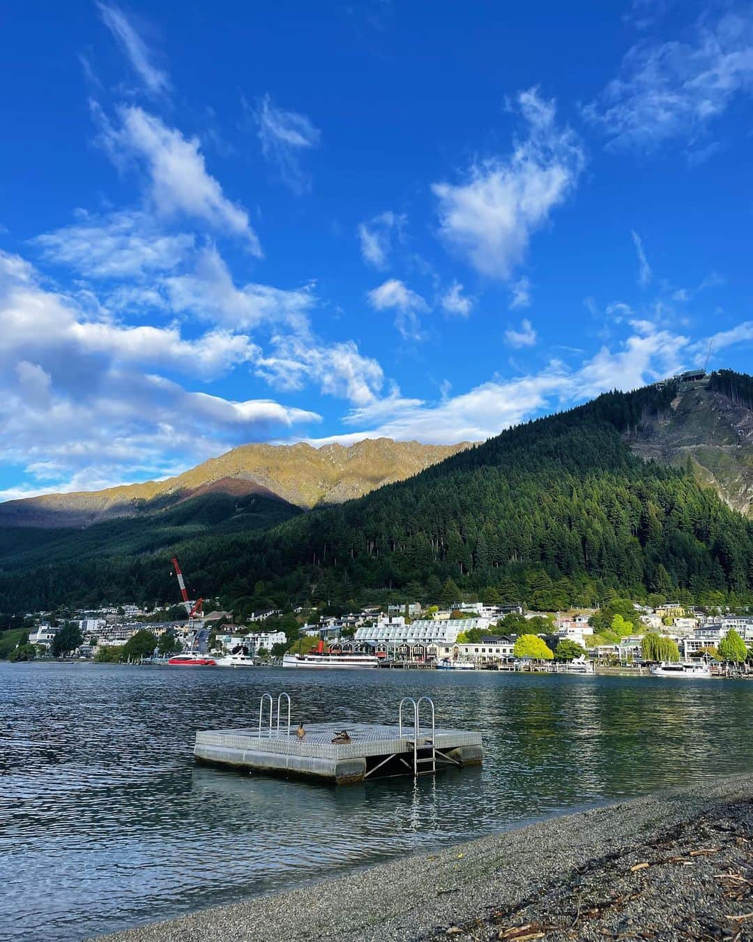 ティナ・ルイーズさんのインスタグラム写真 - (ティナ・ルイーズInstagram)「I mean… just look at the pictures!!  It blows my mind how beautiful this place is. 🤯❤️ #newzealand #queenstown 🇳🇿」11月28日 6時22分 - tinalouise