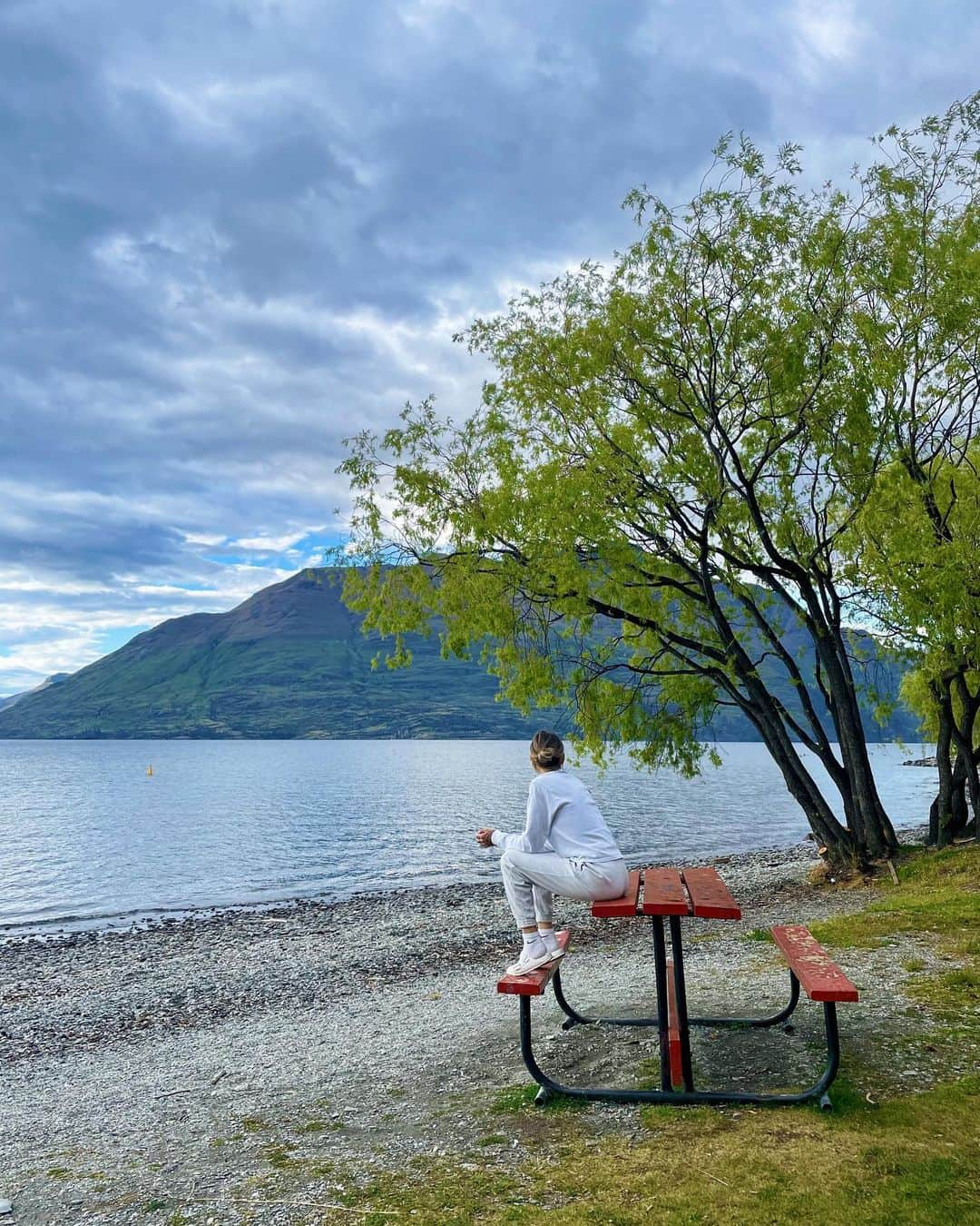 ティナ・ルイーズさんのインスタグラム写真 - (ティナ・ルイーズInstagram)「I mean… just look at the pictures!!  It blows my mind how beautiful this place is. 🤯❤️ #newzealand #queenstown 🇳🇿」11月28日 6時22分 - tinalouise