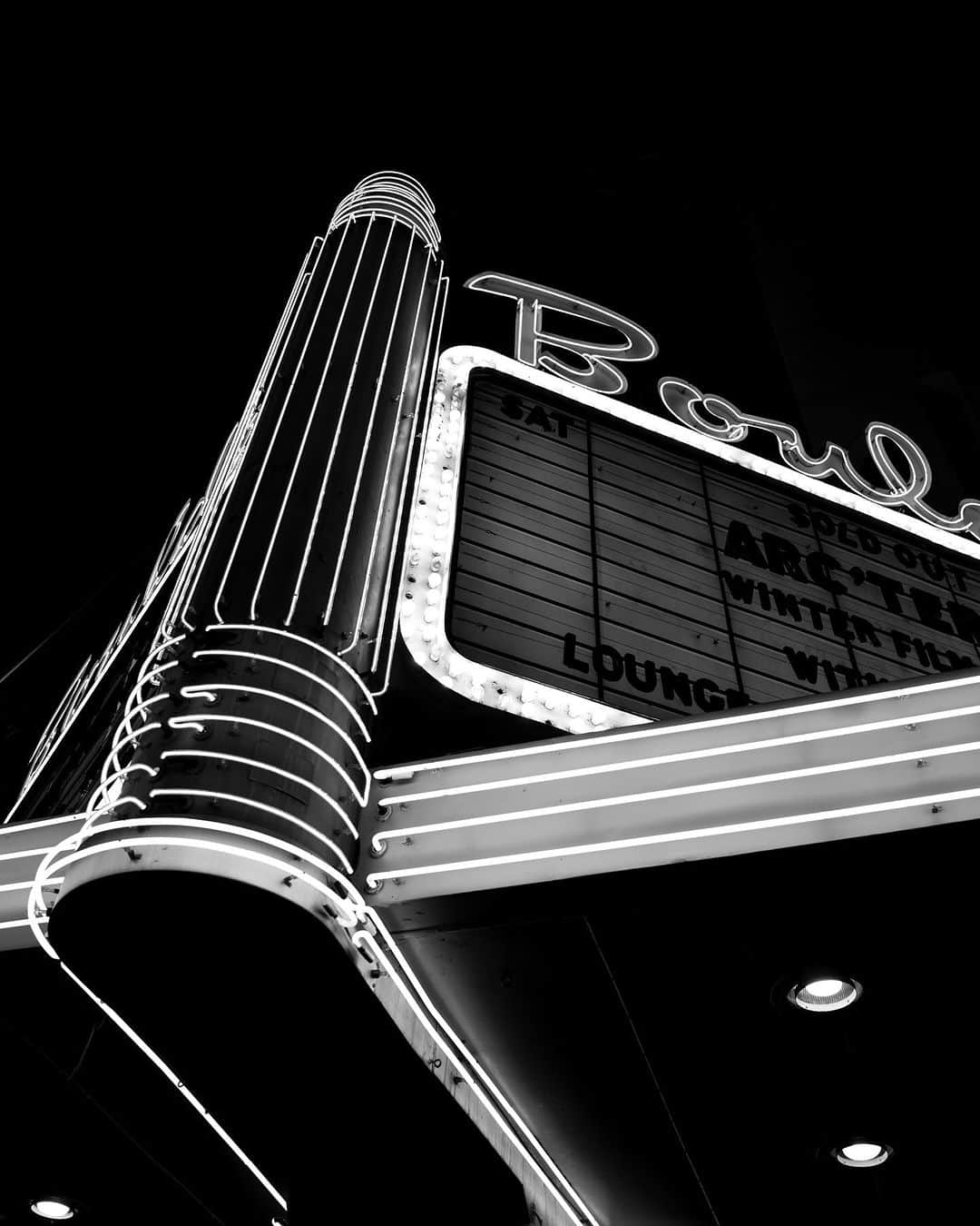 アークテリクスさんのインスタグラム写真 - (アークテリクスInstagram)「As our Winter Film tour continues, we are reflecting on our latest stop in Boulder, Colorado, last week! A sold-out crowd packed the iconic Boulder Theater to experience our Winter Films, local projects, and a special performance from @wearedwllrs.  The night gathered friends from all corners of our community, with a group of our global athletes in attendance.  Tickets remain for a Winter Film Tour stop near you. Visit the link in bio to reserve your seat.  #NoWastedDays  📸: @mthurk」11月28日 6時24分 - arcteryx