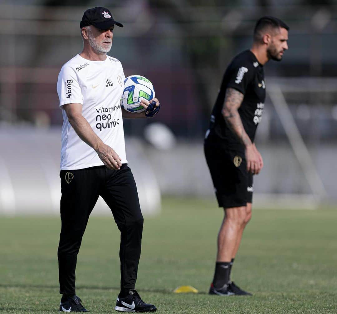 コリンチャンスのインスタグラム：「Treino de hoje! ✔️  Amanhã tem Corinthians em São Januário! ⚽  📸 @rodrigo_coca   #VaiCorinthians」
