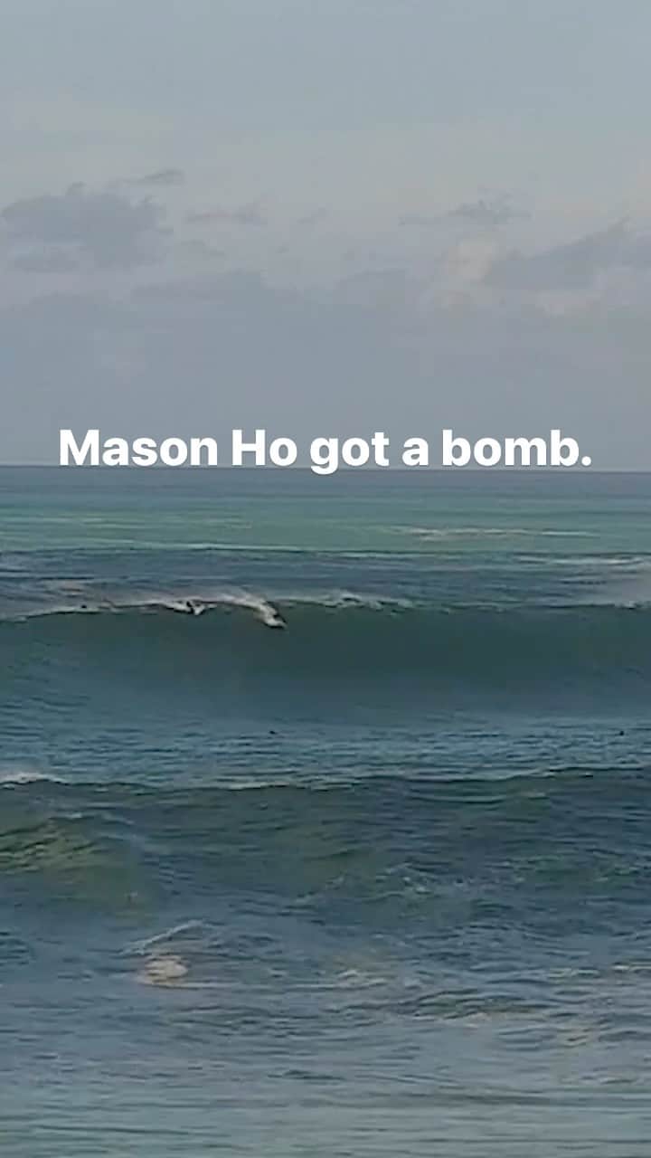 surflineのインスタグラム：「@cocom4debarrelkilla might have missed some Black Friday deals, but he got a gift from the Bay that money can’t buy. See the #swellstory at the link in bio.  🎥 #surflinecamrewind」