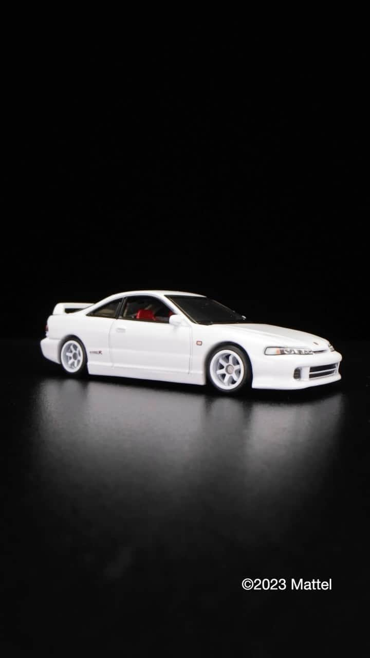 Hot Wheelsのインスタグラム：「It’s a JDM performer!  Covered in solid white, an opening hood, with Real Riders 6-Spoke Mag wheels, and authentic Honda logos, the ’95 Honda Integra Type R will make the perfect addition to your collection.  Available on 11/28 at 9AM PT for Red Line Club members only.   #HotWheels」