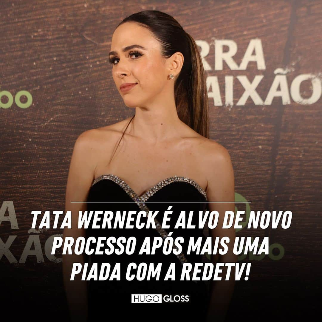 Hugo Glossのインスタグラム：「A emissora entrou com uma nova ação contra a humorista logo após o Prêmio Multishow de 2023, após ela fazer mais uma piada envolvendo a RedeTV!. Esse é o segundo processo do canal contra Tata Werneck em três anos - o primeiro aconteceu após a edição de 2020 da premiação, quando Tata zombou do orçamento da grade da emissora.  ➡️ Vem saber todos os detalhes, clicando no link da bio ou no destaque “NEWS”. (📸: Globo/Reginaldo Teixeira)」