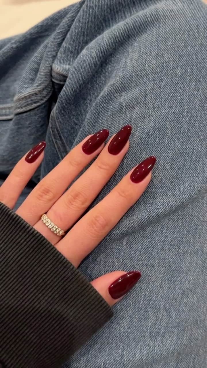 Target Styleのインスタグラム：「Cherry Mocha 🍒🍫 💅 has entered the chat. @leminimacaron bottled up the perfect winter shade for an at-home gel mani. Only $13. ✨ @heluviee」