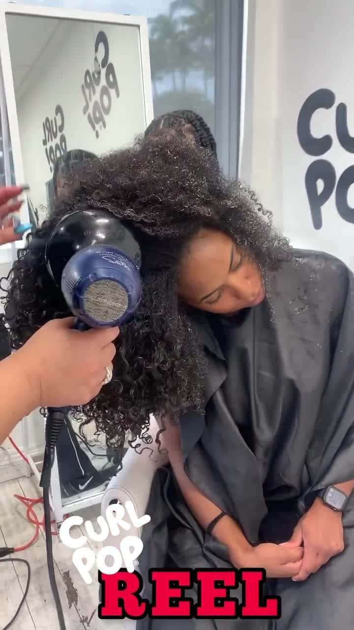 Sam Villaのインスタグラム：「⁠We love sharing a @curlpop⁠ finish 🫶⁠ ⁠ "Hooded dryers vs. Diffusing. Which do you prefer?⁠" - @curlpop⁠ ⁠ Using the Sam Villa Light Professional Ionic Hair Dryer.⁠ ⁠ Why you'll love it: Protect your shoulder muscles with a tool that is lightweight and comfortable to hold all day. Small but mighty, this durable tool delivers professional results with less noise and weight. Discover a better way to work with the Sam Villa Light Professional Ionic Hair Dryer.⁠ ⁠ #SamVilla⁠ #SamVillaCommunity⁠ .⁠ .⁠ .⁠ .⁠ .⁠ #hairstyling #samvilla #hairtutorial #hairvideo #haircut #hairstylist #behindthechair #modernsalon #americansalon #curls #curlyhair #hairdiy #diyhairstyling」