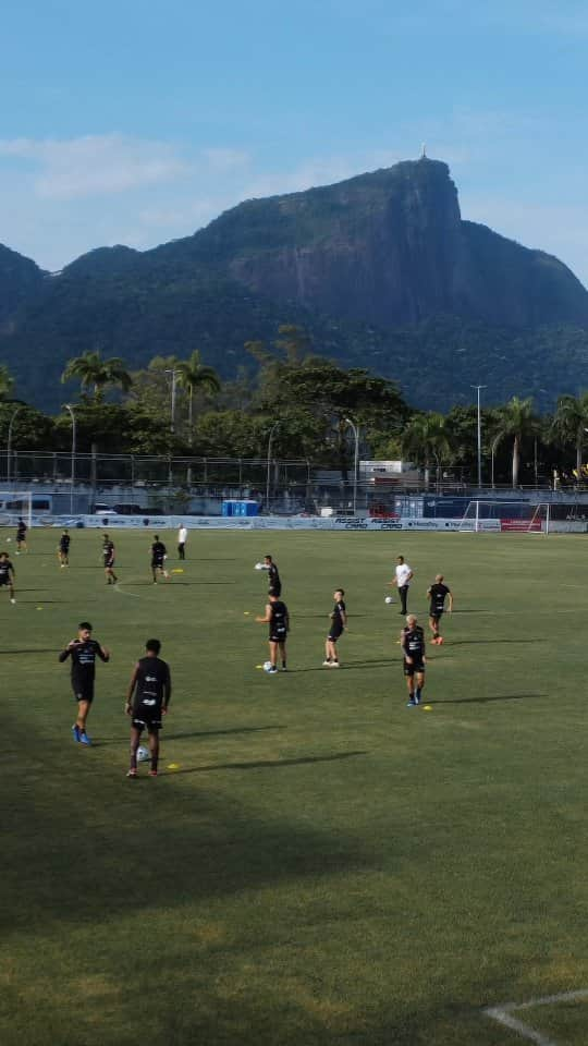 コリンチャンスのインスタグラム：「Preparação para mais uma rodada do Brasileirão! ⚫️⚪️  📹 @brunogranja_  #VaiCorinthians」