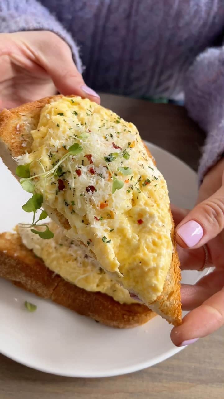エッグショップのインスタグラム：「Keep it classic with our delicious RICOTTA SCRAMBLE! 🧀🍳🔥 #EGGSHOPNYC  📍151 Elizabeth Street (Nolita) 📍138 N 8th (Williamsburg)」