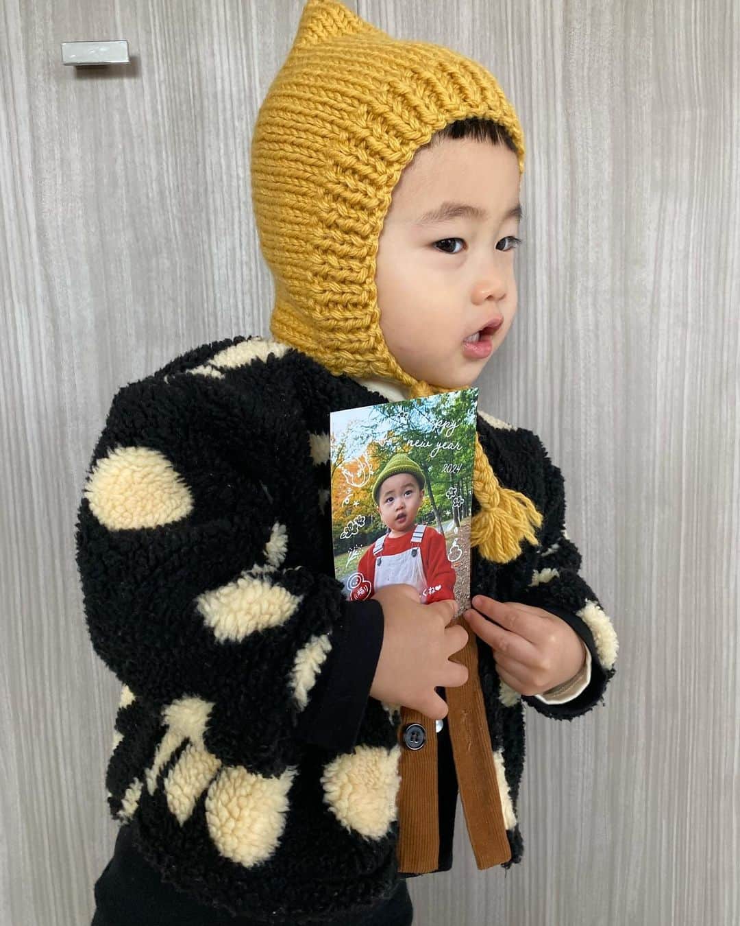 ◆miki◆さんのインスタグラム写真 - (◆miki◆Instagram)「* * ちょっと？？ 今年もあと、33日で終わるって？知ってた？ｱｾﾙｰ  あらやだ‼️年賀状まだだったわ🫢って方 安心して下さい🤝🏻いいのあるんです❣️  今年も《スマホで写真年賀状》で作ったよぉ @sumaho_nenga   アプリでサクサク！とっても簡単に お洒落な年賀状が作れちゃうのよ✨️ 6000種類もあるから迷って禿げかけたわ👨🏻‍🦲  しかもよ？ 無料サンプルで3回も試し刷りできちゃうのです←有難い  画質とか実際の色味も確認できるのもグッ👍🏻  ＼フォロワーさん限定／ 印刷代10％オフクーポン→「pr24647」  是非使ってねꔛ🤍  #スマホで写真年賀状#年賀状#PR」11月28日 7時33分 - gold______star