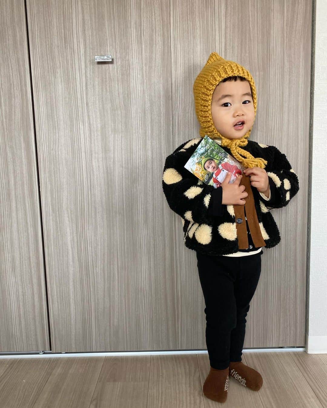 ◆miki◆さんのインスタグラム写真 - (◆miki◆Instagram)「* * ちょっと？？ 今年もあと、33日で終わるって？知ってた？ｱｾﾙｰ  あらやだ‼️年賀状まだだったわ🫢って方 安心して下さい🤝🏻いいのあるんです❣️  今年も《スマホで写真年賀状》で作ったよぉ @sumaho_nenga   アプリでサクサク！とっても簡単に お洒落な年賀状が作れちゃうのよ✨️ 6000種類もあるから迷って禿げかけたわ👨🏻‍🦲  しかもよ？ 無料サンプルで3回も試し刷りできちゃうのです←有難い  画質とか実際の色味も確認できるのもグッ👍🏻  ＼フォロワーさん限定／ 印刷代10％オフクーポン→「pr24647」  是非使ってねꔛ🤍  #スマホで写真年賀状#年賀状#PR」11月28日 7時33分 - gold______star