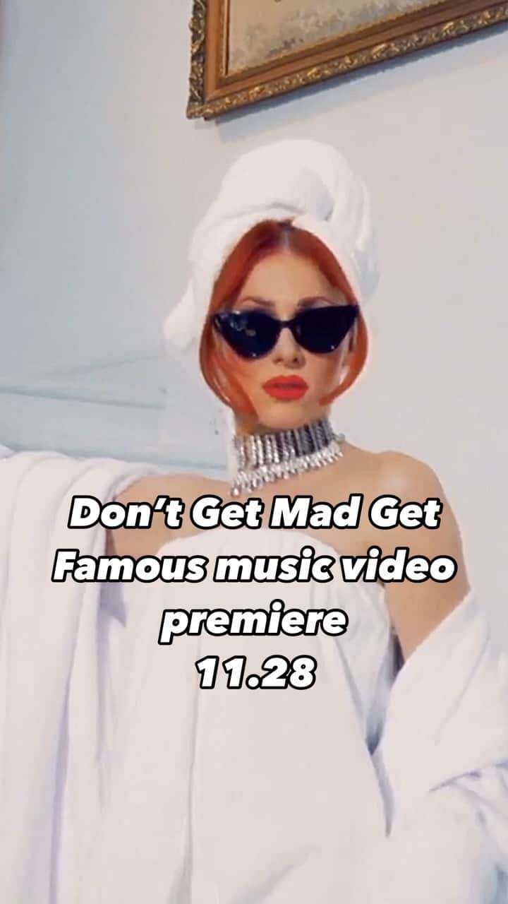 ボニー・マッキーのインスタグラム：「DGMGF Music video comes out tomorrow Nov 28! I’ll be going live on the Hot City Hotline right here on Instagram at 5:45pm PST/8:45pm EST so we can watch it together! Love y’all thanks for your patience!  Shout out to @morganne for bts! 😘 #dontgetmadgetfamous #bts #director #musicvideo #fyp #indiepop #songwritersoftiktok」