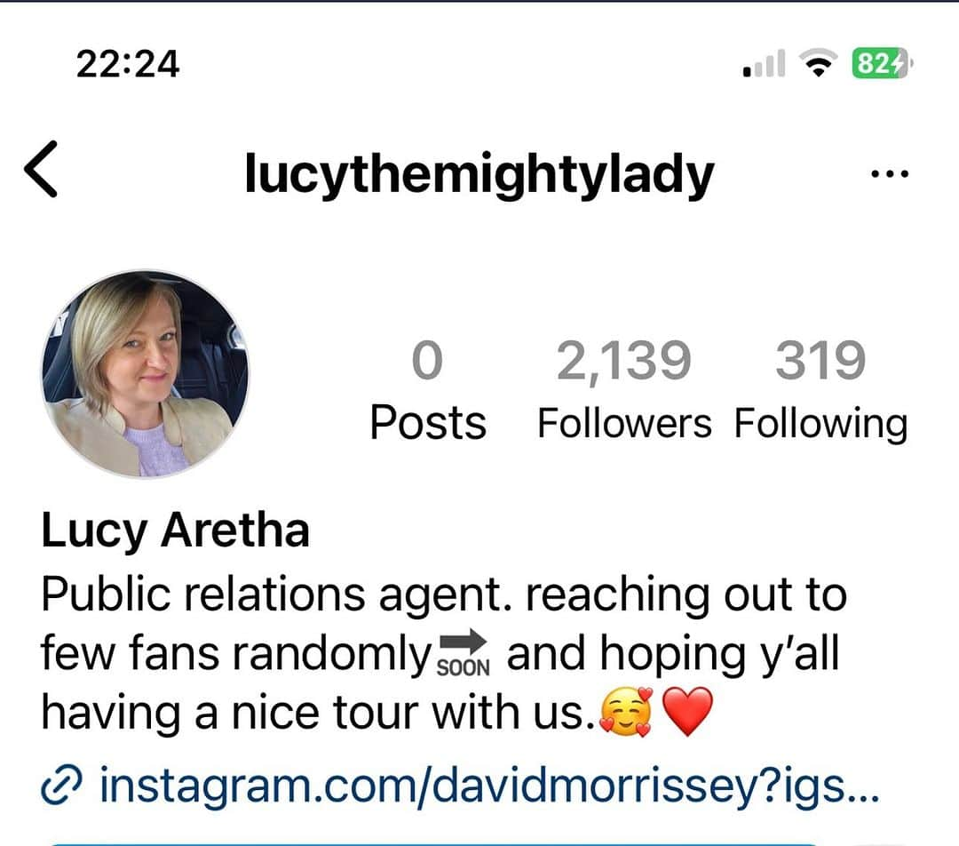 デビッド・モリシーのインスタグラム：「This is a scam folks! Don’t follow this woman!」