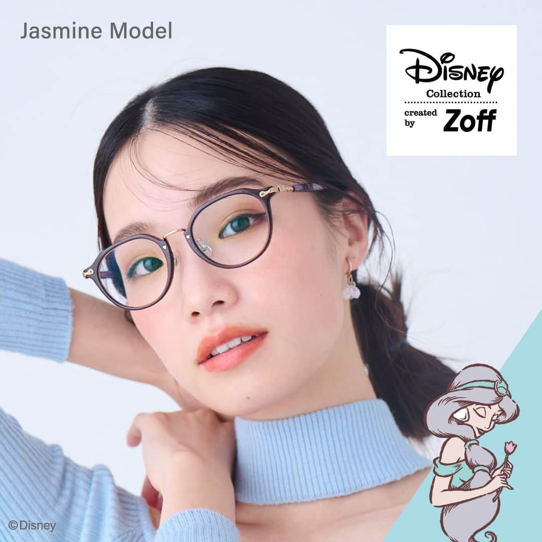 Zoff Officialのインスタグラム：「輝きあふれる、大人のためのディズニープリンセスコレクション 「Disney Collection created by Zoff “PRINCESS”」  < Jasmineモデル > アラビアンナイトの世界感をイメージしたメガネ。魔法のランプから煙があふれ出る様子を流線形の装飾で表現した、遊び心のあるデザイン。ターコイズカラーのラインストーンもあしらわれた、高級感ある一本です。  品番｜ZO231012_43A1　　¥13,300（税込・セットレンズ代込） ※専用メガネケース＆メガネ拭き付き  #Disney #Zoff #Zoff_DisneyCollection10th #disney#JASMINE #disney好き#ディズニー好き#ジャスミン #メガネ#伊達メガネ#伊達メガネコーデ#メガネ女子#ゾフ#メガネ#メガネ男子#ファッション#コーディネート#コーデ#メガネコーデ#メガネファッション#ダテメガネ#glasses#eyewear#eyewearstyle#eyewearfashion#eyewearbrand#eyewearcollection#fashion#styling」