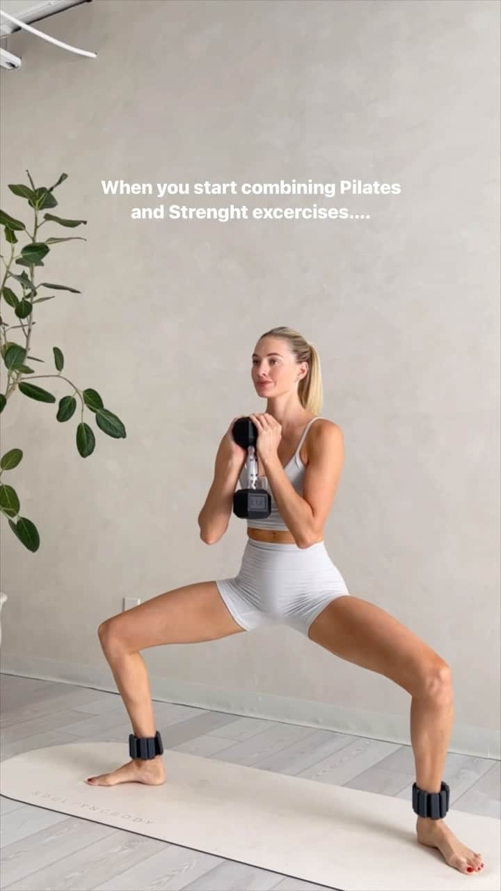 サンヌ・ヴロートのインスタグラム：「I’m really enjoying mixing Pilates with heavier weights in my workouts. It’s making me feel more challenged and stronger, and my body is loving it!   You can follow along on all my workout plans on @soulsyncbody . We only have 3 more days left with our biggest Sale of the year 30% OFF all memberships!!!! Unlock the Black Friday Discount now and start your 7 day free trial!」