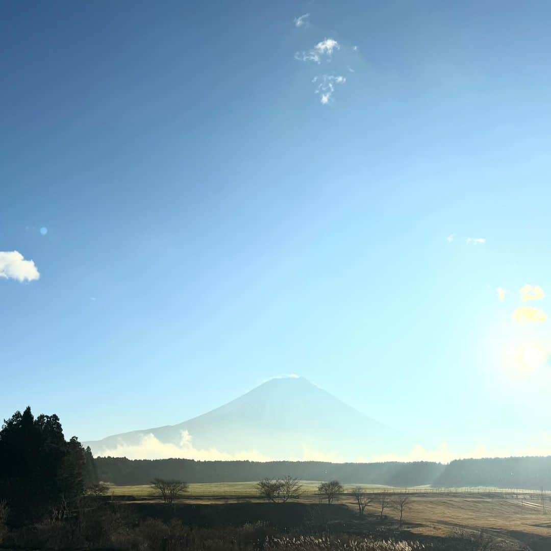 菊地哲のインスタグラム：「朝5に起きてMt.Fujiを見ながら男のポトフを作ったとこ💪今からゆ師匠のテントにuberするなり〜」