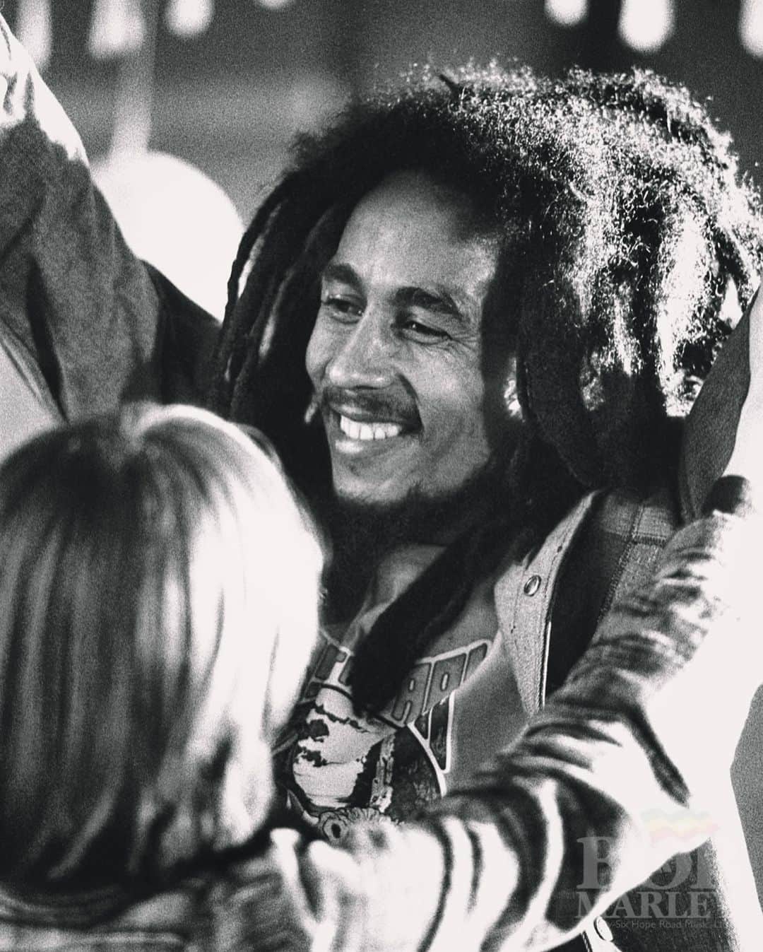 ボブ・マーリーのインスタグラム：「“We all defend the right, JAH JAH children must unite—your life is worth much more than gold.” #Jamming #bobmarley  📷 by #AdrianBoot ©️ Fifty-Six Hope Road Music Ltd.」