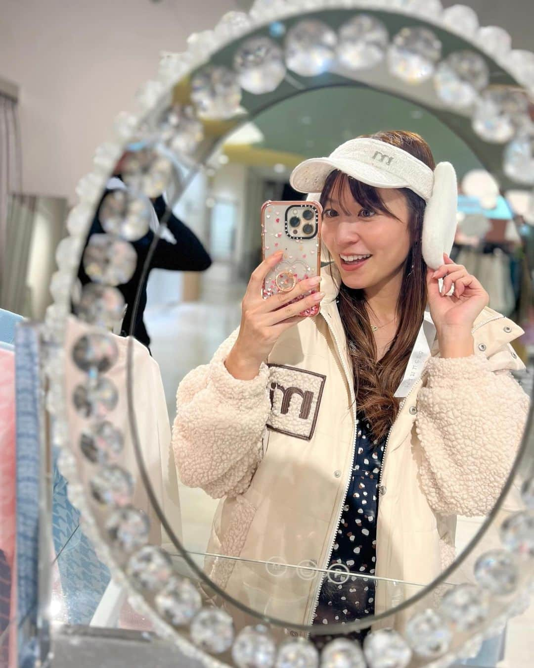 高沢奈苗さんのインスタグラム写真 - (高沢奈苗Instagram)「.  @minuere_golf  新宿マルイ本館で行われているPOPUPに遊びに行って来た🩷  新作のダウンはユニセックスで女性はオーバーサイズで着れてかわいいなぁ😍  イヤーマフ付きのツイードのサンバイザーも可愛すぎる😍🤍  そしてノベルティのバケハもクオリティ高くてこれはお得✨ カラバリも5色あってどの色も魅力的だった🖤🤍🩶🤎💛  新宿マルイは本日までですが 12月は名古屋と大阪でPOPUPやるみたい💡🎀  .  .  #minuére #minueregolf #popupshop #ミヌエール #ミヌエールゴルフ #ゴルフ女子 #冬ゴルフウェア #かわいいゴルフグッズ #新宿マルイ本館」11月28日 8時44分 - nanaetakasawa