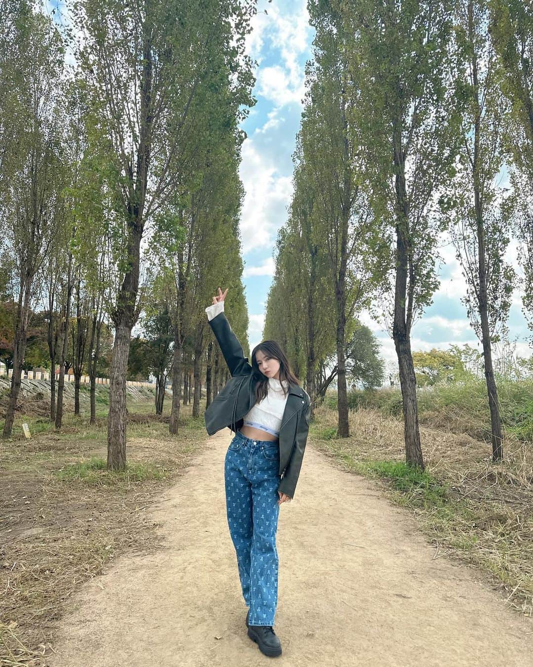 村瀬紗英さんのインスタグラム写真 - (村瀬紗英Instagram)「#dailylook  おはよう🌞 ひと息つきながら🚲☁️」11月28日 8時52分 - saepiiii.m