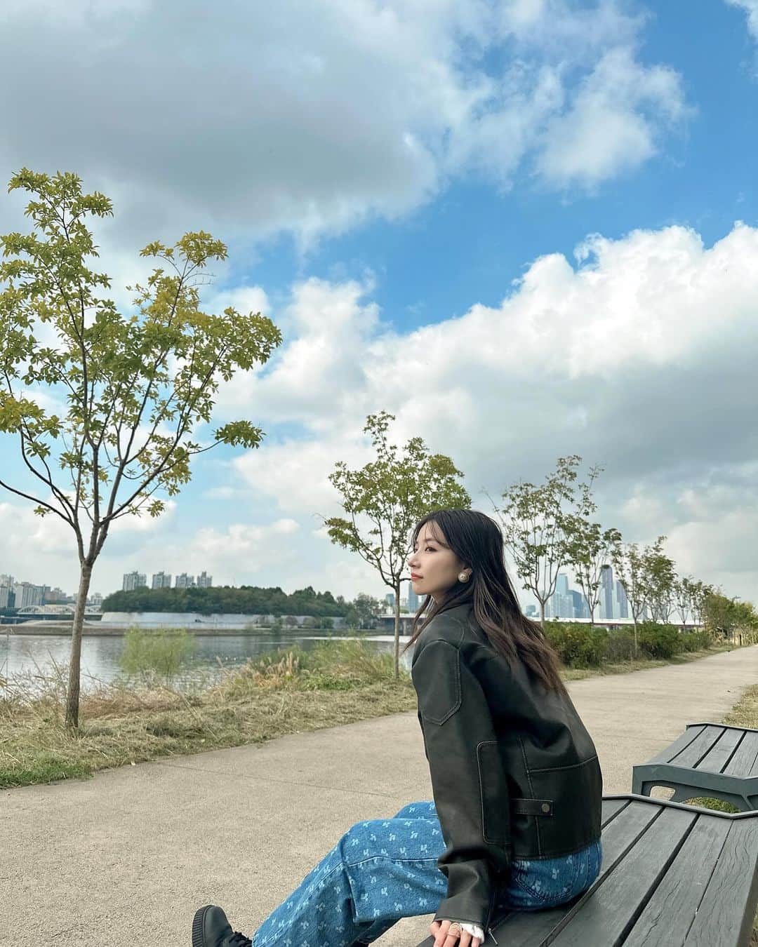 村瀬紗英さんのインスタグラム写真 - (村瀬紗英Instagram)「#dailylook  おはよう🌞 ひと息つきながら🚲☁️」11月28日 8時52分 - saepiiii.m