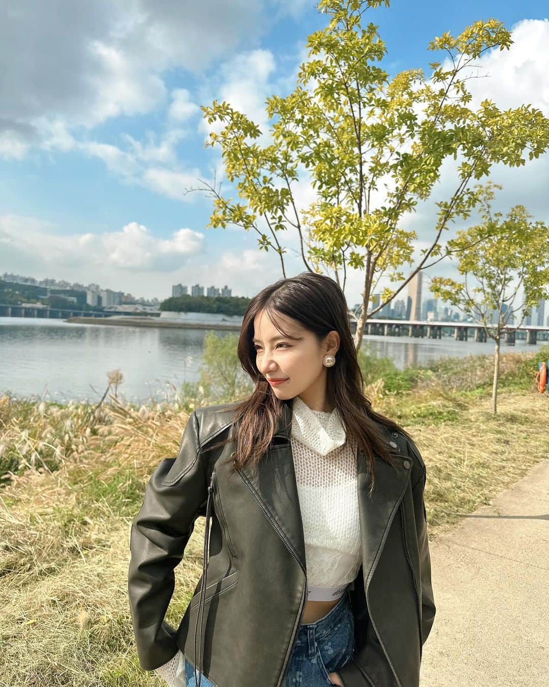 村瀬紗英さんのインスタグラム写真 - (村瀬紗英Instagram)「#dailylook  おはよう🌞 ひと息つきながら🚲☁️」11月28日 8時52分 - saepiiii.m