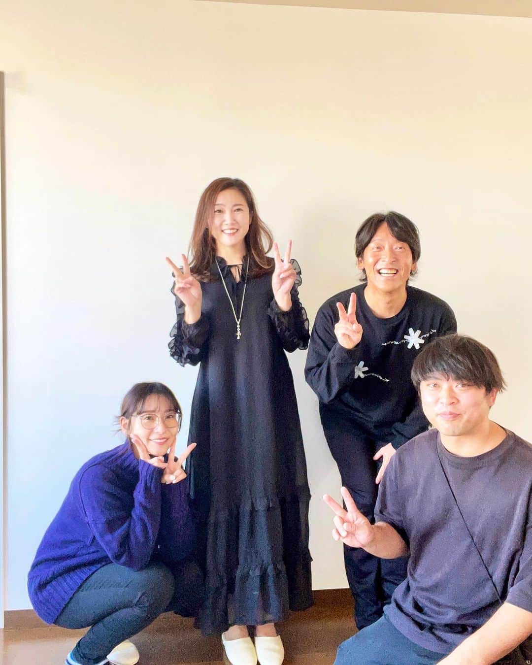 吉永愛のインスタグラム：「宣材写真を撮っていただきました！ 皆さんありがとうございました♪ お写真楽しみにしていまーす❤️ 久しぶりに皆さんにお会い出来て楽しかったです🎵 カメラマン📷 @masafumi7031  ヘアメイク💄 @anna.hair.makeup  スタジオ⭐︎恵比寿2丁目スタジオ ↓↓↓ こちらのスタジオでは 12月15日に Shoキャメラマン @sho_h1991 による宣材写真撮影企画があります！ スタジオ、ポートレート撮影 1時間7000円です。ヘアメイク付き ご興味ある方は、DMお願いいたします！ #宣材写真 #ポートレート #俳優 #タレント #ヘアメイク」