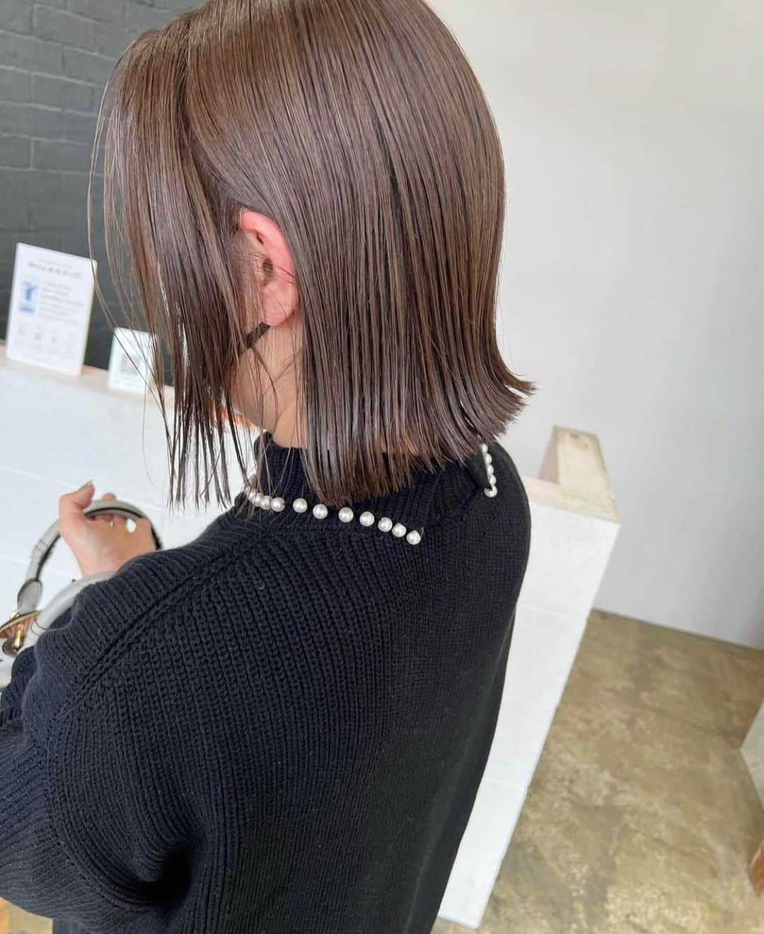 Akinori Shimizuのインスタグラム：「2do-color.  color by @ami_shimizu   ベージュカラー👢  2do(ニド)  〒433-8123  静岡県浜松市中区幸4丁目18-19 1F TEL 053-522-8056 定休日 毎週月曜日、第3日曜日 営業時間  平日 10:00〜19:00 　　　　(カット最終受付18:00)  土日祝 9:00〜18:00 　　　　(カット最終受付17:00) 駐車場 6台あり  #浜松カラー #浜松ヘアアレンジ #浜松ヘアサロン #浜松美容室 #2do」