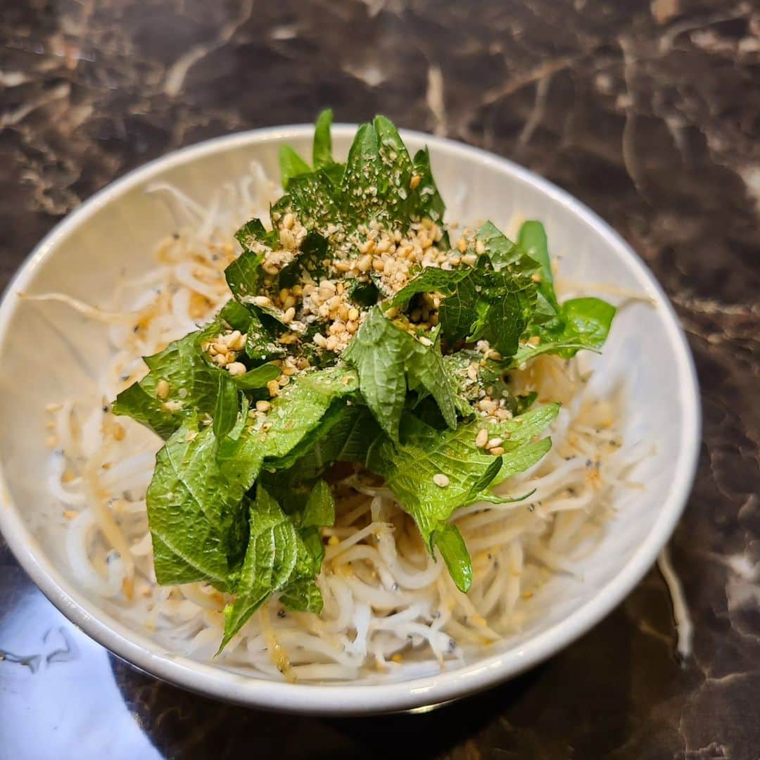 床嶋佳子さんのインスタグラム写真 - (床嶋佳子Instagram)「今晩は！ 今日は粗食の日です。  頂き物の霞ヶ浦のシラウオ！ シラスと似ていますが別物だそうです。 シラスより少し大きくて弾力性があり、淡白ですが甘味とほんのりと苦味があり美味でした‼️😋」11月28日 19時53分 - yoshiko.tokoshima