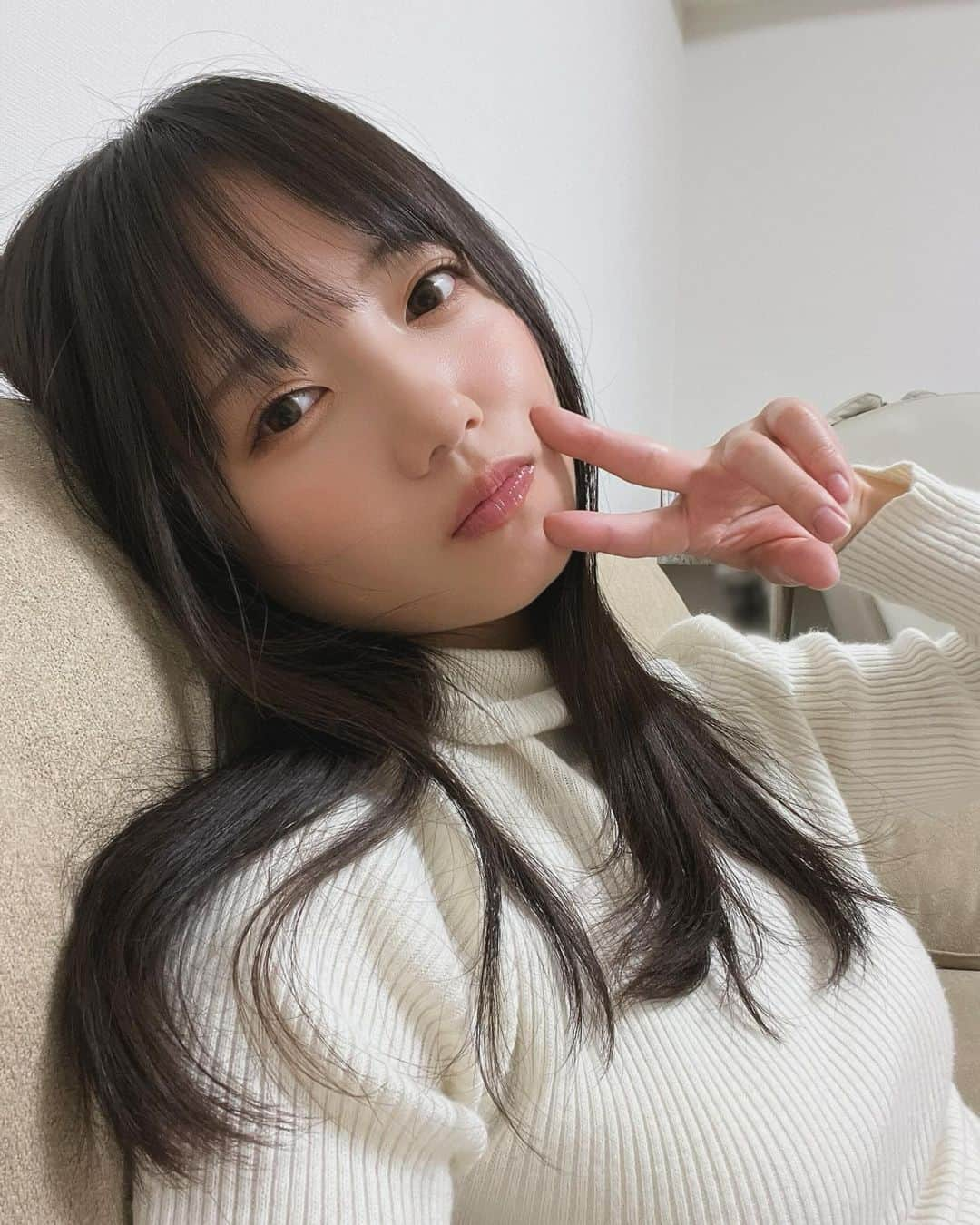 齊藤京子のインスタグラム：「お仕事から帰ってきてゴロゴロ😌」