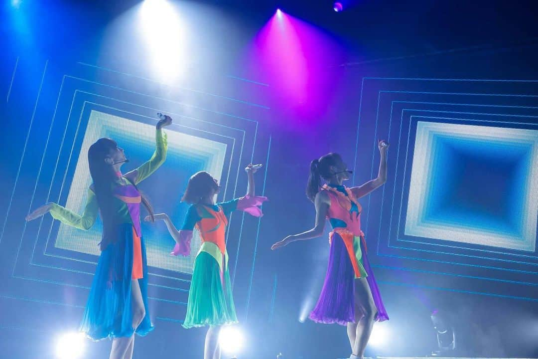 Perfumeのインスタグラム：「P.T.A.15th&10th Anniversary “Perfumeとあなた”ホールトゥワー2023  Live photo  "セラミックガール" "ラヴ・クラウド"  📸: Yosuke Kamiyama #prfm」