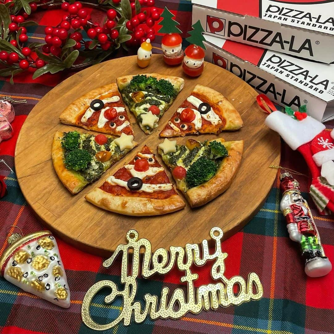 ピザーラさんのインスタグラム写真 - (ピザーラInstagram)「【ピザーラが食べたくなったらコメント欄に🍕を書いてね！】  🍕🎄 \ 11/27（月）より予約開始 /🎄🍕  クリスマスや年末は、ピザーラのご予約がおすすめです👀  しかも今年は公式サイトからご予約いただいた方も 100人に1人無料のチャンスが😍  12/10までにご予約いただいたご注文が対象となります🉐✨✨  詳しくは公式サイトまで📢  今年のクリスマスはピザーラでパーティーしてみてはいかがですか？🎄🥳✨ ご注文お待ちしております！  -———— ピザーラ公式アカウントでは、PIZZA-LAのお得な最新情報をお届けしています🍕  皆さまもぜひピザーラを食べた際には #ピザーラ#ピザーラお届け のハッシュタグをつけて感想を教えてくださいね✨ お写真をご紹介しちゃうかも？😆 投稿、お待ちしています♪  #pizza_la #ピザ #ピザパーティー #ピザパ #ピザ屋 #ピザ好き #ピザ好きな人と繋がりたい #ピザ屋さん #宅配 #宅配ピザ #クリスマス #クリパ #お得情報」11月28日 19時58分 - pizza_la_official