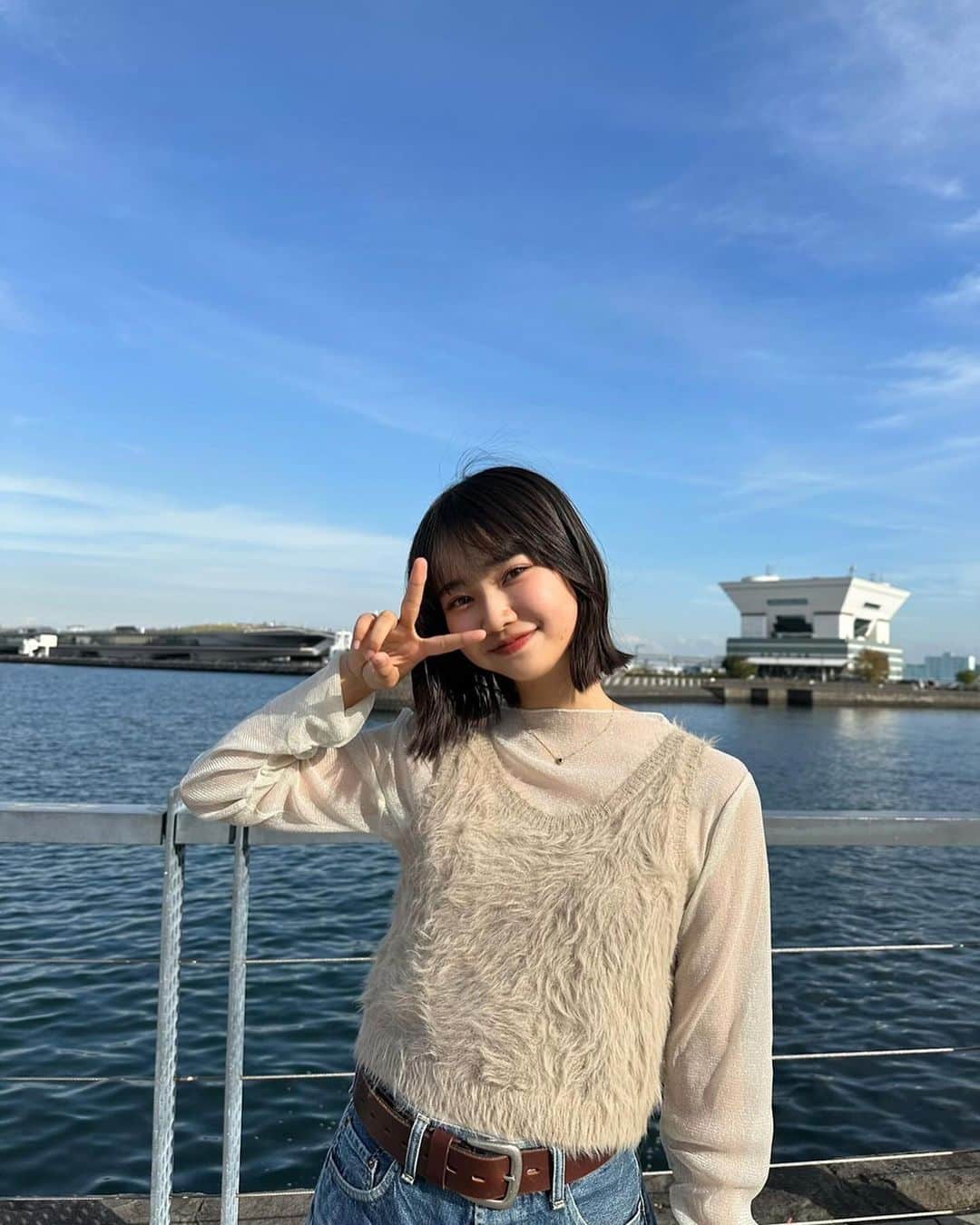仲吉玲亜さんのインスタグラム写真 - (仲吉玲亜Instagram)「⁡ ⁡ ⁡ ⁡ ⁡ ⁡ 久しぶりに濃い赤リップつけたかも ⁡ ⁡ 以上ちょっとお出かけした日でした☺︎ ⁡ ⁡ ⁡ #横浜 #海 #赤リップ」11月28日 18時43分 - reianakayoshi_official