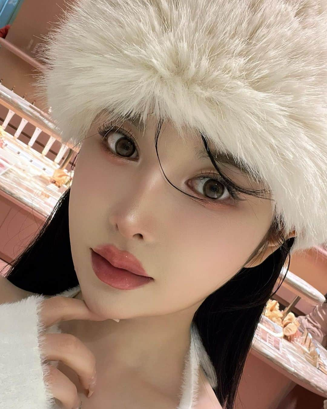 齊藤早紀さんのインスタグラム写真 - (齊藤早紀Instagram)「来店イベントの日の使用コスメお問い合わせ来てたから やっと載せれた〜💓💓  来店の時にお客様から下地とハイライトのHow to沢山 聞かれたので私的使い方をレクチャー！！ ※人それぞれの骨格があるからの、あくまでも私の顔で 私の理想の顔になる為の術！！  コスメの使い方に正解はないから好きに使って セルフラブ楽しんで欲しいなぁ♡♡  #SELVE#セルブ#コントロールカラー#コントロール下地#ハイライト#ハイライトパレット」11月28日 18時43分 - saki__saito