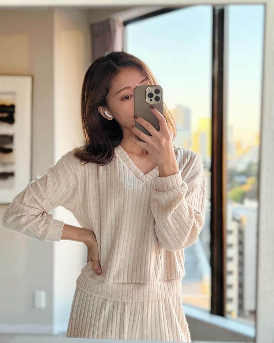 石黒美帆さんのインスタグラム写真 - (石黒美帆Instagram)「. @shein_japan購入品🤍 ⁡ こういうの無いかな〜 が本当になんでも見つかる😚 インテリアグッズもプチプラで探すの楽しい🫶🏻 ⁡ 商品ID tops 2897054 🎩 11510967 room wear 12885350 flower vase13621689 🌿12200054 ⁡ クーポンコード【EBSJP170】で 5,999円までは15%OFF、6,000円以上は最大20%OFFになるので使ってください❤︎ ⁡ @sheinofficial 試すたび、好きが見つかる。届くたび、好きが増えてく。 ⁡ ⁡ #SHEINGoodFinds#SHEIN冬の感謝祭#SHEINforAll#loveshein#ad#saveinstyle#pr #冬服コーデ#冬コーデ#きれいめコーデ」11月28日 18時44分 - miho_ishiguro
