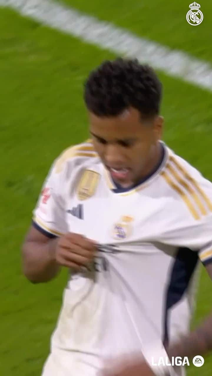 レアル・マドリードのインスタグラム：「🔥 Stop that Rodrygo!  🎮 Lo de @RodrygoGoes es de videojuego... #LaLigaHighlights | @LaLiga」