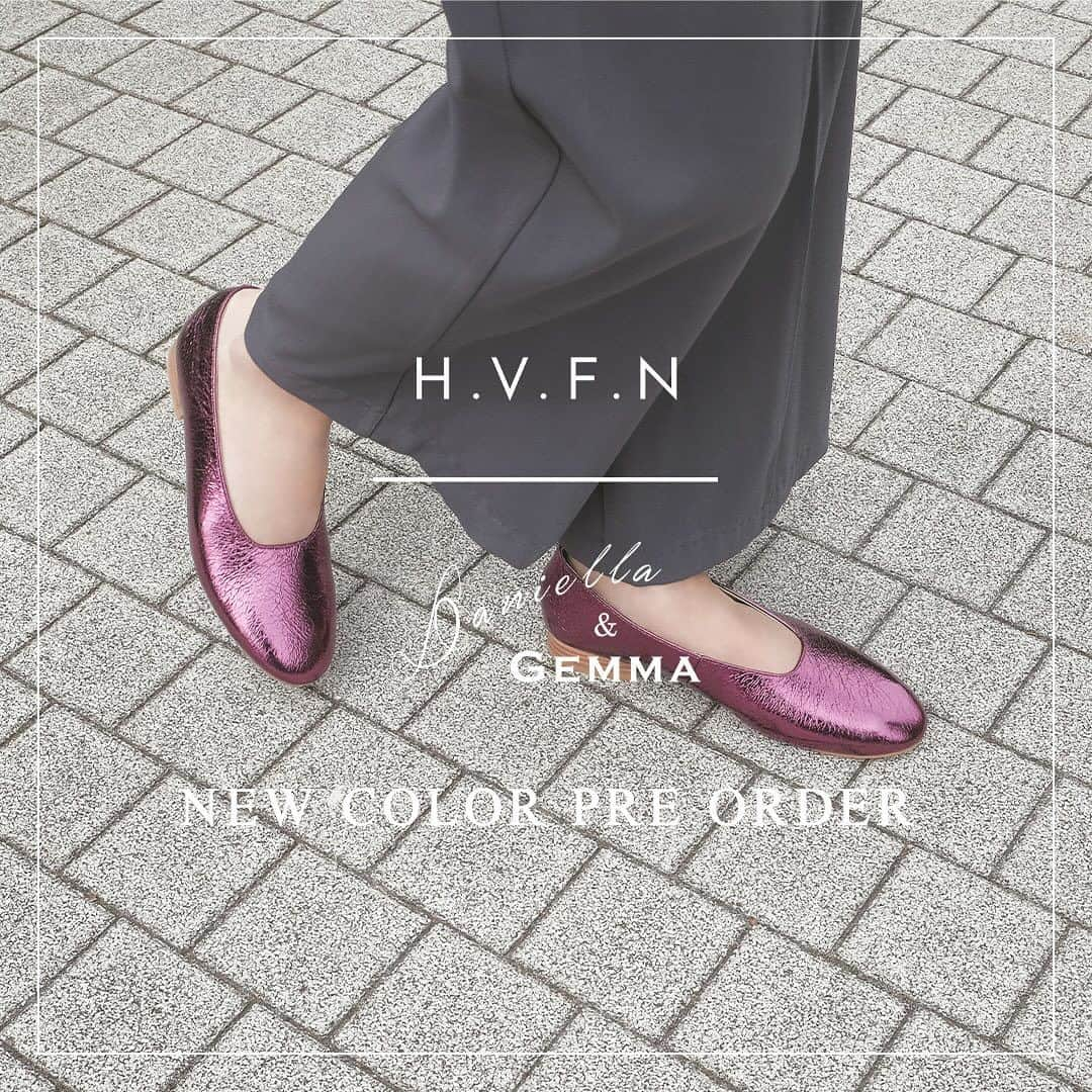 Daniella&GEMMAのインスタグラム：「⁡ - H.V.F.N × Daniella＆ GEMMA Collaboration Shoes NEW COLOR PRE ORDER  //セレクトショップなどで人気のバッグブランド「H.V.F.N」とのコラボシューズ//  どんなシチュエーションにも履けるシンプルでベーシックなバレエシューズ  ー　ー　ー　ー　ー　ー　  ベーシックなブラックとニュアンスのパープルの2色の新色が登場！  ー　ー　ー　ー　ー　ー  danigemma.comにて先行予約販売中！  ■カラー■  BLACK ・・・マットな質感でありつつも光沢あるブラックメタリック  PURPLE ・・・ピンク味のパープルメタリック  -  #h.v.f.n　コラボ #ダニエラアンドジェマ #ダニジェマ #daniellaandgemma #danigemma #collaboration #コラボ #preorder #先行予約」