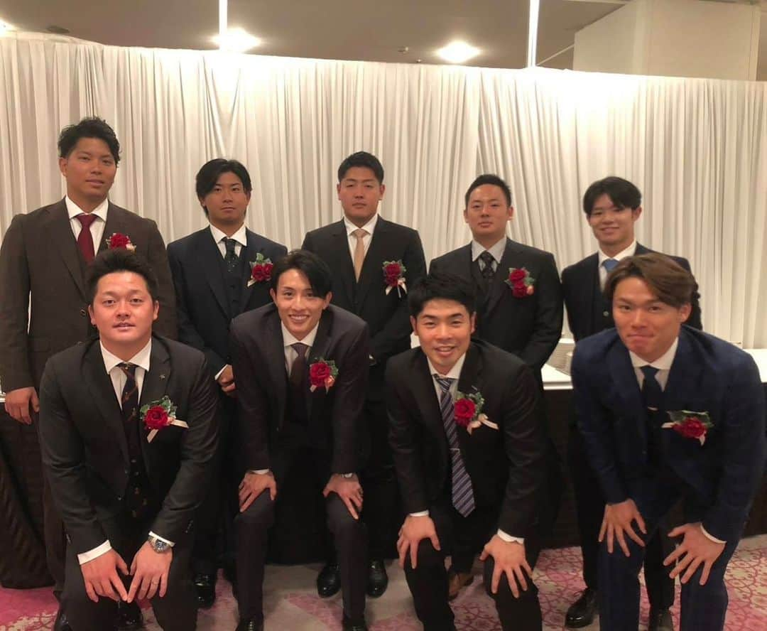 侍ジャパンさんのインスタグラム写真 - (侍ジャパンInstagram)「本日開催された「NPB AWARDS 2023 supported by リポビタンＤ」にて、「2023 WORLD BASEBALL CLASSIC™」で世界一になった侍ジャパンがスポーツ功労者顕彰を受賞しました。  #侍ジャパン #牧秀悟 #周東佑京 #近藤健介 #山本由伸 #大城卓三 #今永昇太 #岡本和真 #松井裕樹 #中野拓夢」11月28日 19時02分 - samuraijapan_official