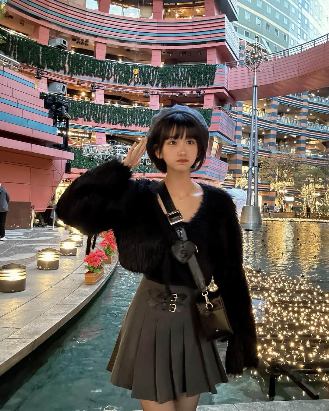 金子みゆのインスタグラム：「どこかわかる人ー！！！  お洋服トップス タグ付けしています！！」