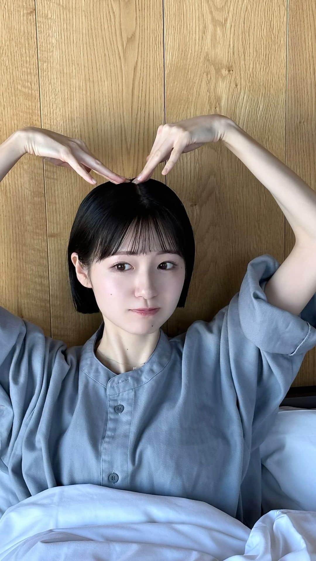 糸原美波のインスタグラム：「今日も一日お疲れ様です♡  ほっぺたに赤いぷつっとしたのずっと跡になってる 🥺 ニキビじゃなくて傷？みたいな感じ 🥺 皮膚科いかなきゃ 何かいいのあったら教えてください 😂♡  #ショート #ショートヘア #ボブ #ホカンス」