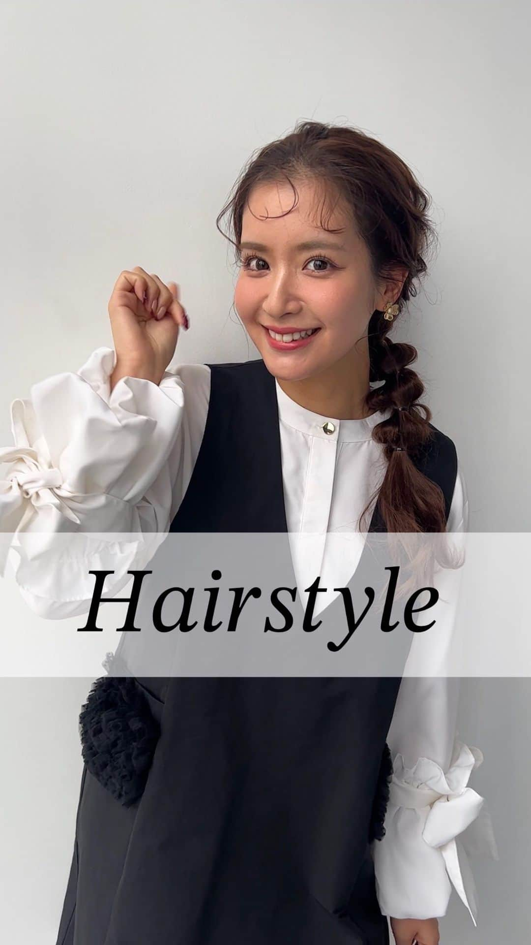 畔勝遥のインスタグラム：「・  アパレル撮影のヘアチェンジ集🎀✨  いつも可愛いヘアメイクしてくれて 最高に面白い  @rihoyama 作 💄🪄  #ヘアスタイル #ヘアアレンジ #ロングヘア #ポニーテール #編みおろし #ストレートヘア  #ヘアメイク #メイク #アパレル撮影」