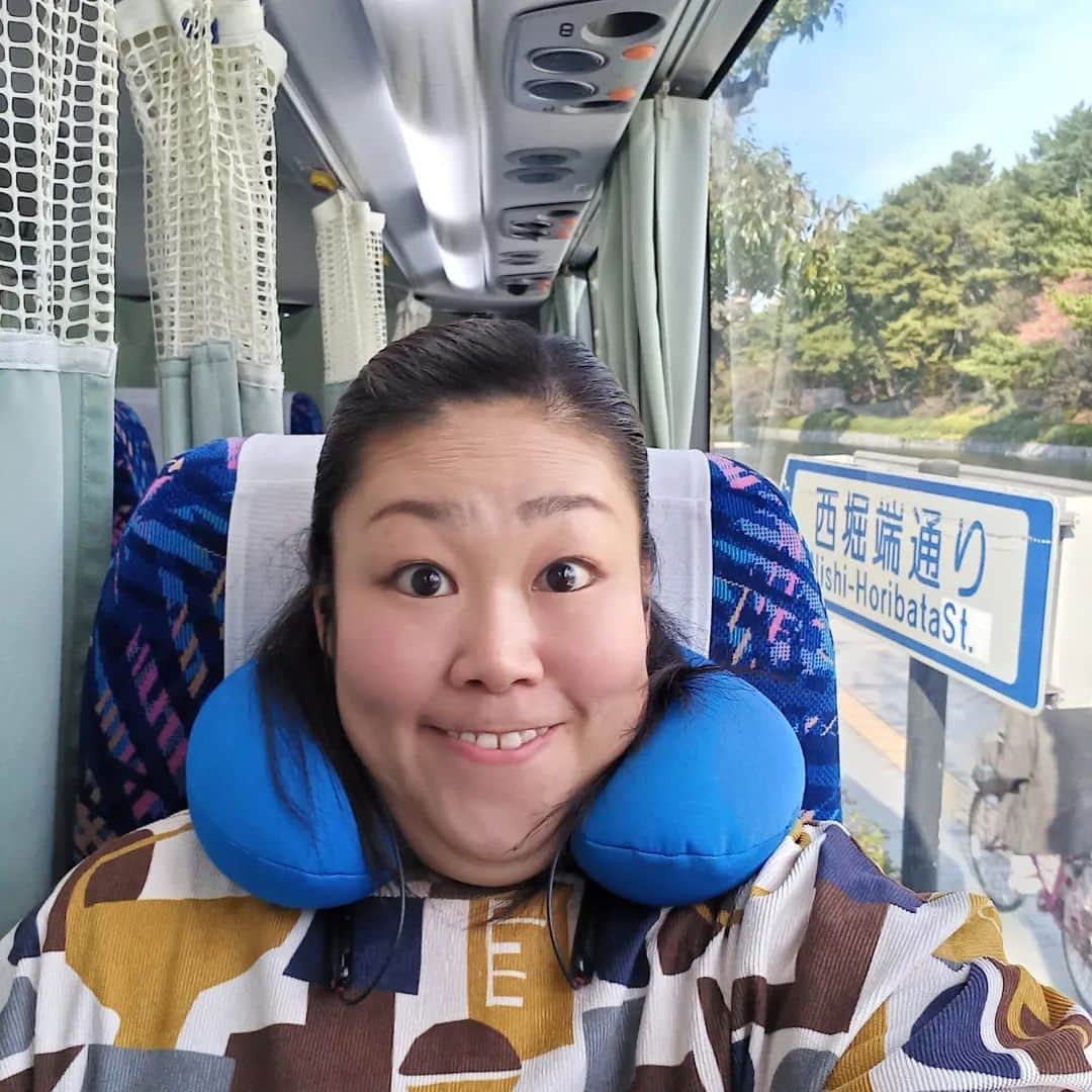 ぢゃいこさんのインスタグラム写真 - (ぢゃいこInstagram)「🍊３年ぶりの愛媛帰省🍊 土曜に新居浜でコメディのお仕事があり、その流れで３年ぶりに宇和島へ帰省できました🍊💕 会いたい人にも会えて行きたいとこにも行けて…バタバタと慌ただしかったですが、故郷を満喫できました✨ また大阪で頑張りマッスル🔥💪 あ、、雨で宇和島城に登ってトレーニング出来なかったのが心残りです😢 ※12月9日(土)NHK📺️19:30～《ブラタモリ》は宇和島市らしいです。宇和島にタモリさんが⁉️って町は大騒ぎだったそうです🤣 そして、その前日12月8日(金)NHK📺️17時～《きん５時》は宇和島出身の私ぢゃいこが出演予定ですので、こちらもお願いしマッスル💓💪 #愛媛 #愛媛県 #宇和島 #宇和島市 #宇和島城 #新居浜 #みきゃんちゃん #きん５時 #ブラタモリ #ぢゃいこ #吉本新喜劇ぢゃいこ #吉本新喜劇」11月28日 19時14分 - dyaimeshi